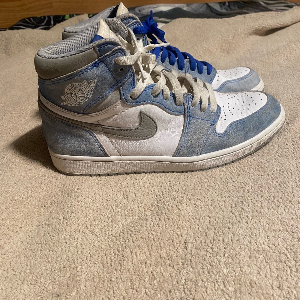 Nike Air Jordan 1 Retro High OG "Hyper Royal" sneaker.